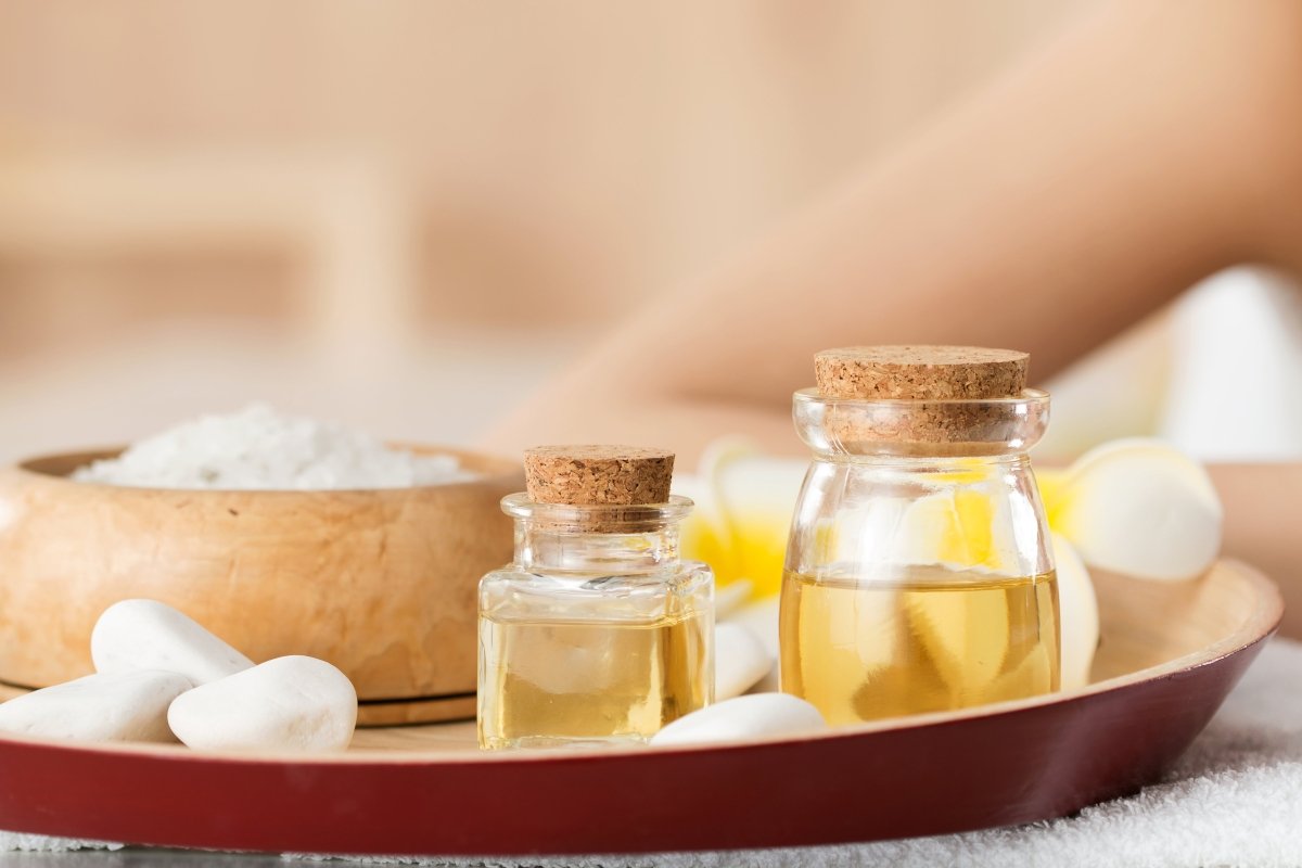 DIY Massage Oil for Shimmery Shiny Legs - Cliganic